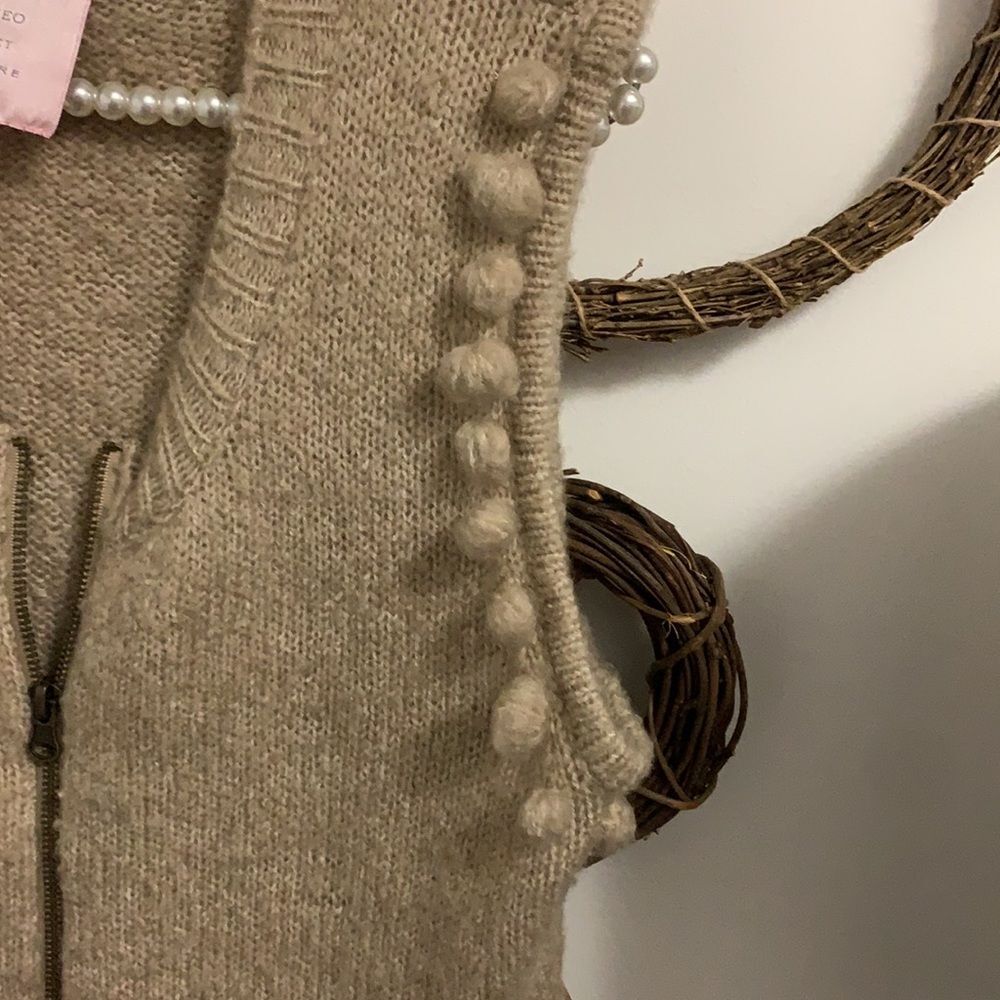 Romeo & Juliet couture large sweater vest - Picture 2 of 7